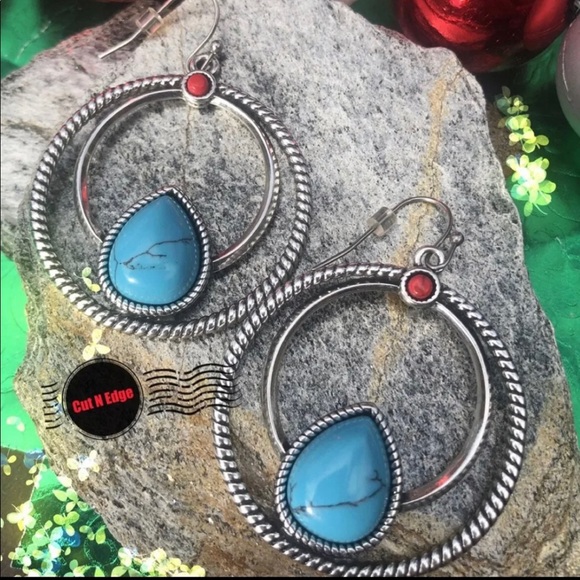 Montana Silversmith Rock 47 Earrings - Picture 3 of 4